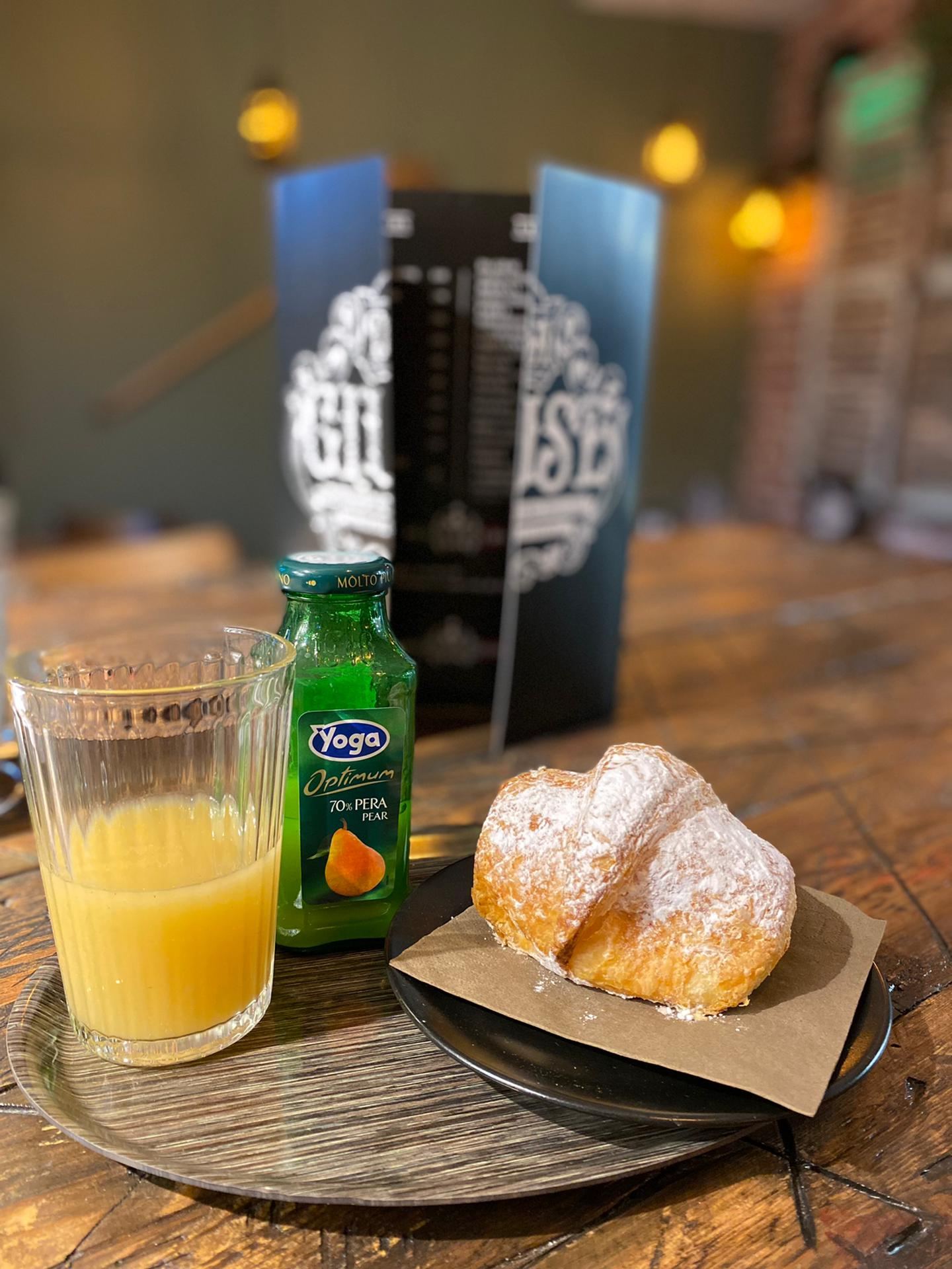 Cornetto et jus — la colazione